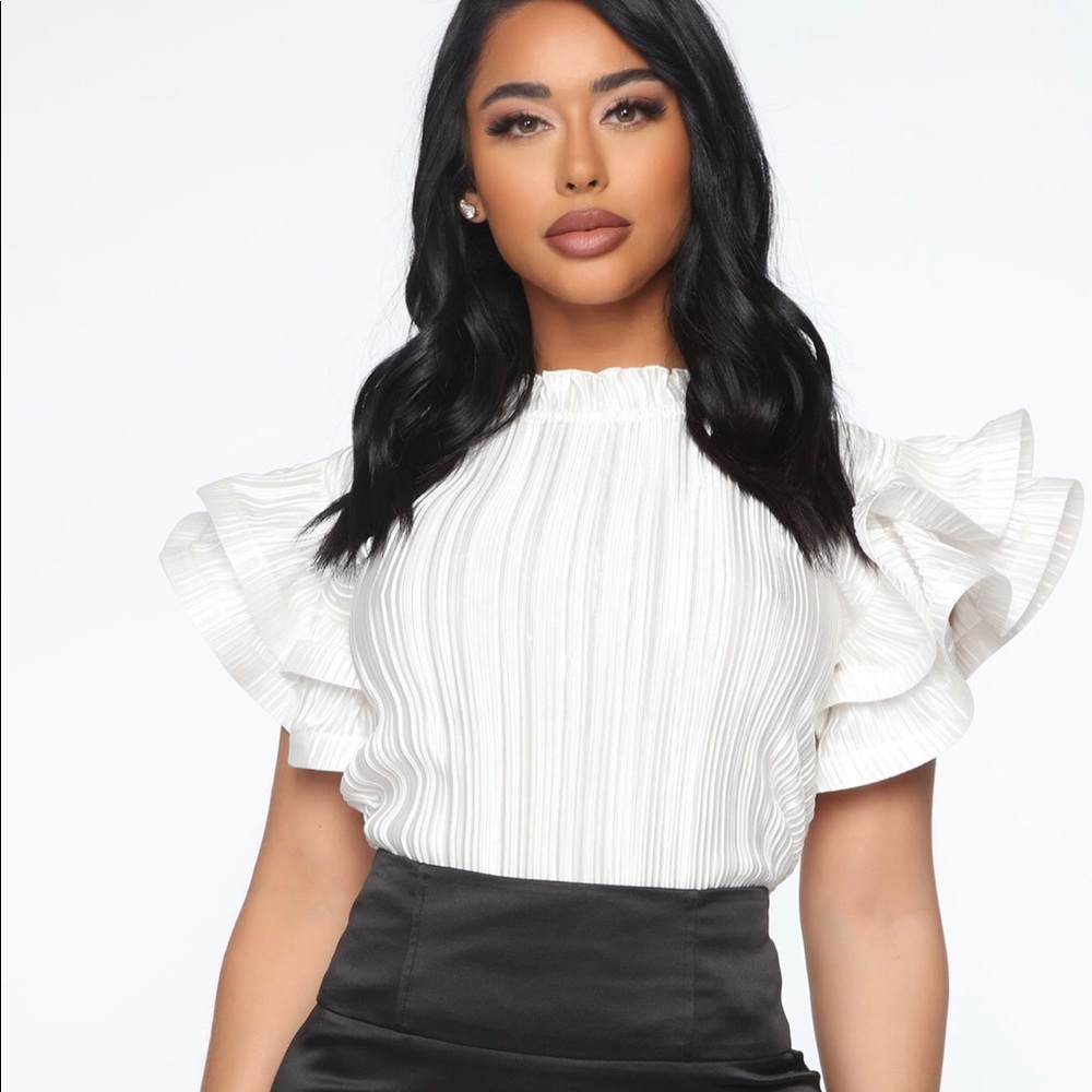 Fashion Nova Ruffle sleeve top - Picture 1 of 2